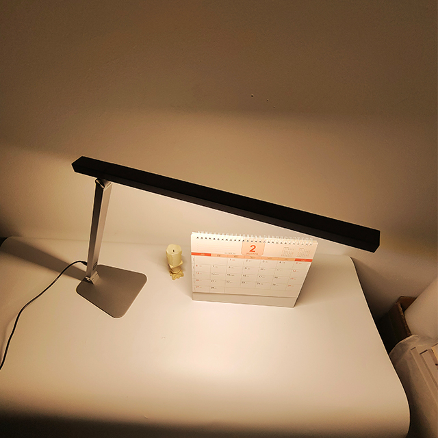 High Intensity Led Phone Dock Small Cordless Reading Light Aluminum Gold Modern Simple Design Style Desk Lamp