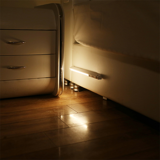 Modern Style Led Sensing Bright Romantic Usb Night Infrared Bedroom Office Decorative Desk Lamp Sensor Night Light