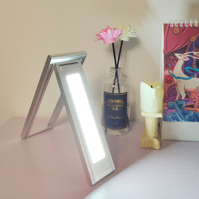 Modern Creative Table Lamp Led Rechargeable Nordic Light Luxury Bedside Reading Working Metal Desk Lamp